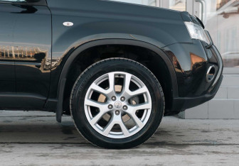 Подержанный автомобиль Nissan X-Trail 2012 года (9 фото)