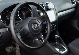 Подержанный автомобиль Volkswagen Gol 2011 года (11 фото)