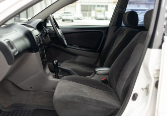 Подержанный автомобиль Toyota Caldina 2000 года (17 фото)