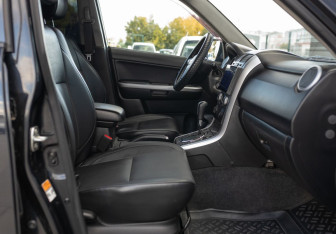 Подержанный автомобиль Suzuki Grand Vitara 2013 года (19 фото)