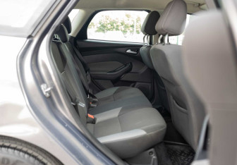 Подержанный автомобиль Ford Focus Wagon 2012 года (18 фото)