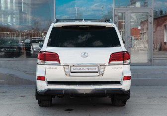 Подержанный автомобиль Lexus LX 2013 года (6 фото)