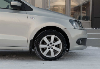 Подержанный автомобиль Volkswagen Polo Sedan 2012 года (9 фото)