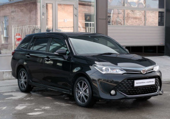 Подержанный автомобиль Toyota Corolla Wagon 2015 года (3 фото)