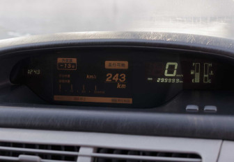 Подержанный автомобиль Toyota Vista Wagon 2003 года (12 фото)