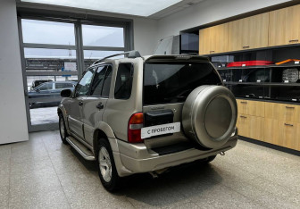 Подержанный автомобиль Suzuki Grand Vitara 2004 года (7 фото)