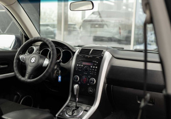 Подержанный автомобиль Suzuki Grand Vitara 2010 года (10 фото)