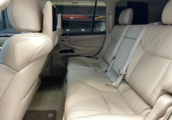 Подержанный автомобиль Lexus LX 2014 года (12 фото)