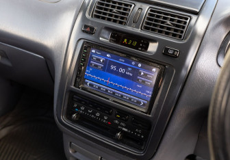 Подержанный автомобиль Toyota Ipsum 1996 года (13 фото)