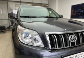 Подержанный автомобиль Toyota Land Cruiser Prado 2011 года (8 фото)