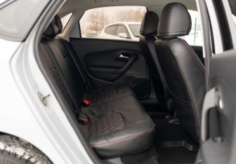 Подержанный автомобиль Volkswagen Polo Sedan 2018 года (18 фото)