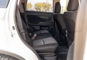 Подержанный автомобиль Mitsubishi Outlander 2014 года (17 фото)