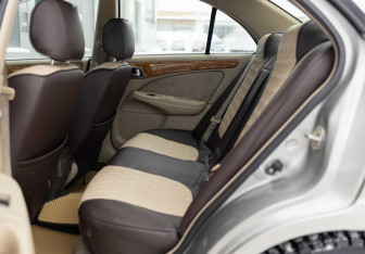 Подержанный автомобиль Nissan Bluebird Sylphy 2002 года (16 фото)