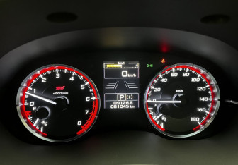 Подержанный автомобиль Subaru Levorg 2017 года (12 фото)