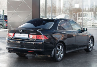 Подержанный автомобиль Honda Accord Sedan 2005 года (5 фото)