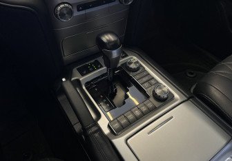 Подержанный автомобиль Toyota Land Cruiser Suv 2018 года (13 фото)