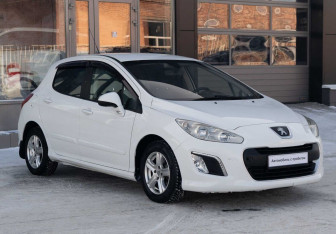 Подержанный автомобиль Peugeot 308 Hatchback 2011 года (3 фото)