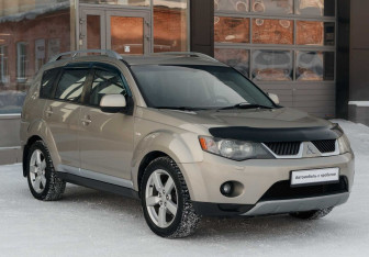 Подержанный автомобиль Mitsubishi Outlander 2007 года (3 фото)