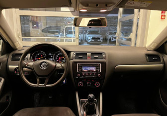 Подержанный автомобиль Volkswagen Jetta Sedan 2015 года (10 фото)