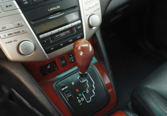 Подержанный автомобиль Lexus RX 2003 года (15 фото)