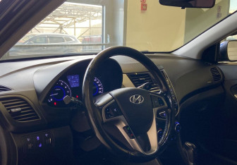 Подержанный автомобиль Hyundai Solaris Hatchback 2014 года (10 фото)