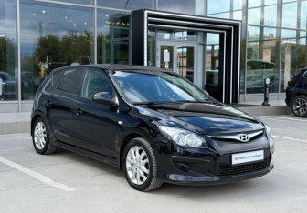 Подержанный автомобиль Hyundai i30 Hatchback 2011 года (7 фото)