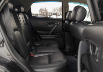 Подержанный автомобиль Infiniti FX 2005 года (18 фото)