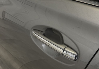 Подержанный автомобиль Toyota Mark X 2010 года (13 фото)