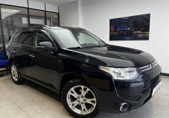 Подержанный автомобиль Mitsubishi Outlander 2013 года (3 фото)