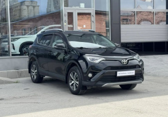 Подержанный автомобиль Toyota RAV4 2018 года (3 фото)