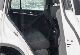 Подержанный автомобиль Volkswagen Tiguan 2011 года (17 фото)