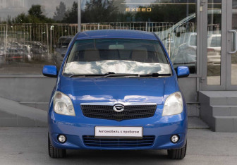 Подержанный автомобиль Toyota Corolla Spacio 2002 года (2 фото)