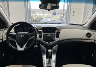 Подержанный автомобиль Chevrolet Cruze Sedan 2011 года (8 фото)
