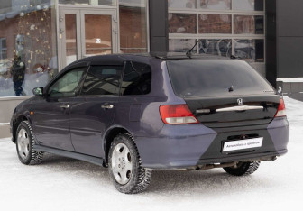 Подержанный автомобиль Honda Avancier Wagon 2001 года (7 фото)