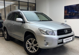 Подержанный автомобиль Toyota RAV4 2006 года (4 фото)