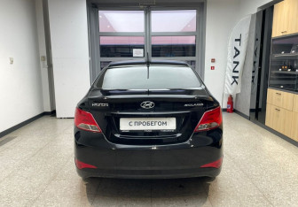 Подержанный автомобиль Hyundai Solaris Sedan 2015 года (6 фото)