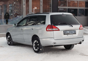 Подержанный автомобиль Nissan Wingroad 2000 года (7 фото)