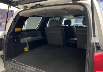 Подержанный автомобиль Toyota Sequoia 2011 года (16 фото)