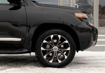 Подержанный автомобиль Toyota Land Cruiser Suv 2012 года (9 фото)