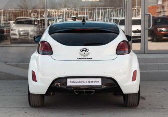 Подержанный автомобиль Hyundai Veloster 2012 года (6 фото)