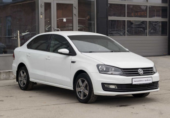 Подержанный автомобиль Volkswagen Polo Sedan 2016 года (3 фото)
