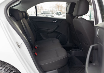 Подержанный автомобиль Skoda Rapid Wagon 2014 года (18 фото)