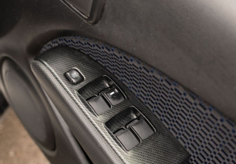 Подержанный автомобиль Mitsubishi Airtrek 2002 года (16 фото)