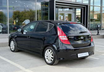 Подержанный автомобиль Hyundai i30 Hatchback 2011 года (3 фото)