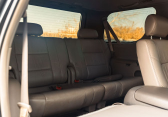 Подержанный автомобиль Toyota Sequoia 2004 года (20 фото)