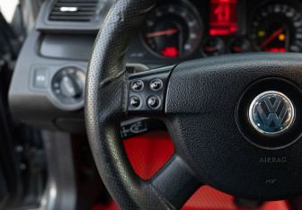 Подержанный автомобиль Volkswagen Passat Sedan 2005 года (12 фото)