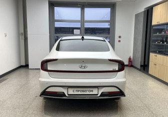 Подержанный автомобиль Hyundai Sonata 2021 года (5 фото)