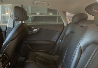 Подержанный автомобиль Audi A7 2010 года (14 фото)