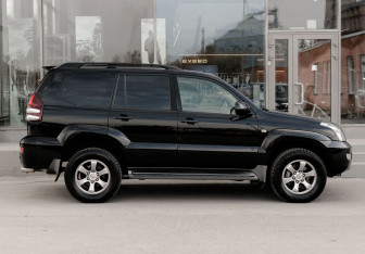 Подержанный автомобиль Toyota Land Cruiser Prado 2008 года (4 фото)