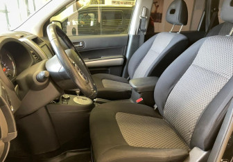 Подержанный автомобиль Nissan X-Trail 2010 года (8 фото)